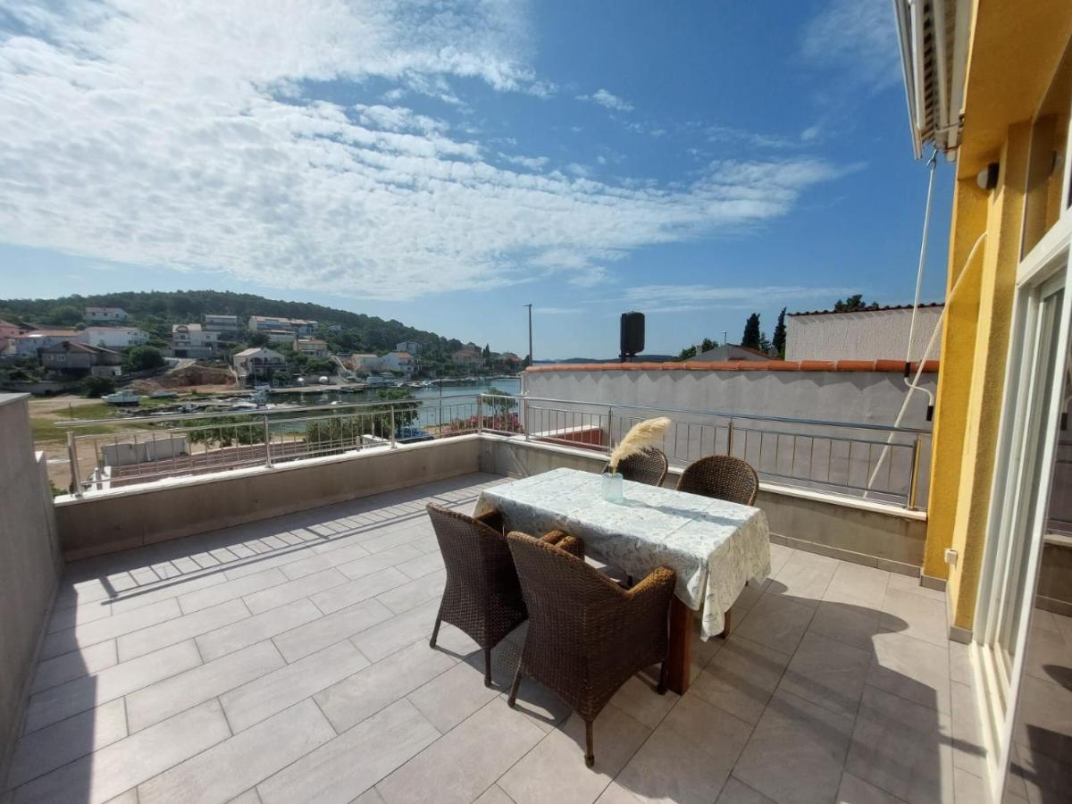 Guest House Sandra Tisno Esterno foto