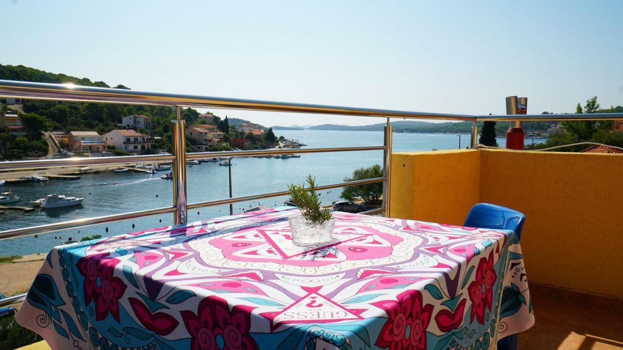 Guest House Sandra Tisno Esterno foto
