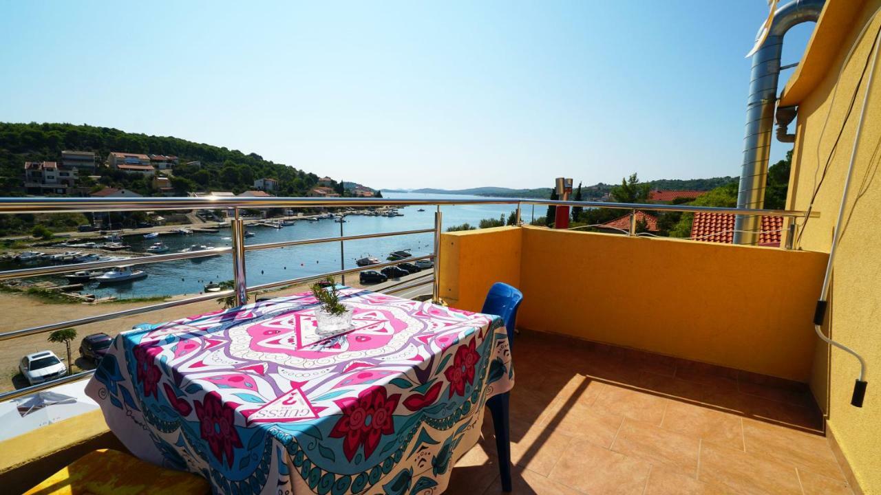 Guest House Sandra Tisno Esterno foto