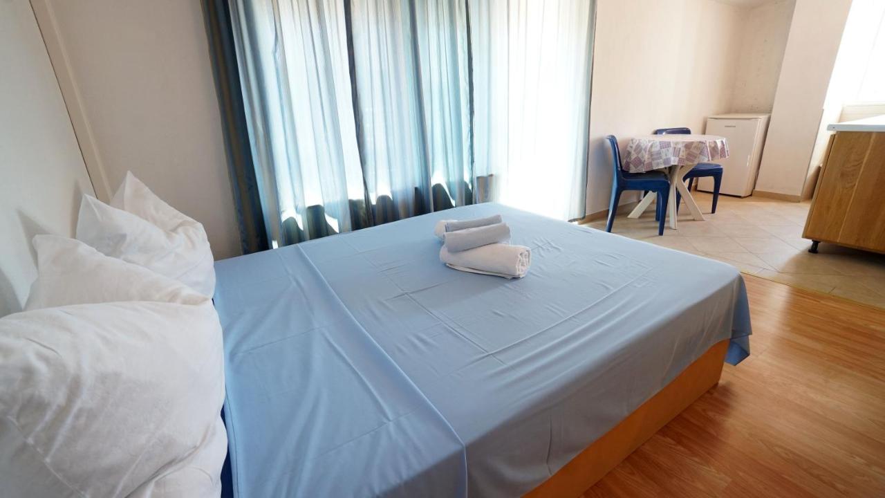 Guest House Sandra Tisno Esterno foto
